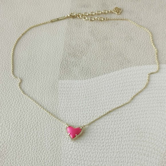 Kendra Scott Ari Heart Pendant Necklace | Magenta magnesite Gold - Picture 2 of 3